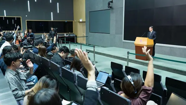 �����������������ҳ��ڳ�ϯ��������ǰ��Ӧý�����ʡ�