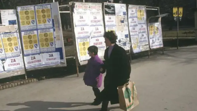 Пропагандни плакати у Сарајеву, на дан референдума