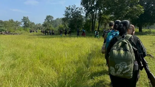 छत्तीसगढ़ का बस्तर क्षेत्र, घने जंगलों, कठिन भूगोल और सीमित सरकारी पहुंच के कारण, माओवादी आंदोलन का सबसे मजबूत गढ़ बन गया था