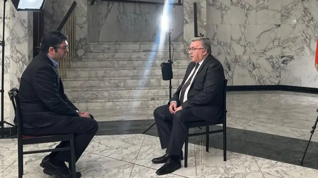 میخائیل اولیانوف گفت که مذاکرات جدید نباید شامل مسائل موشکی و منطقه‌ای ایران باشد، زیرا اضافه کردن این موارد روند مذاکرات را پیچیده و بی‌نتیجه خواهد کرد