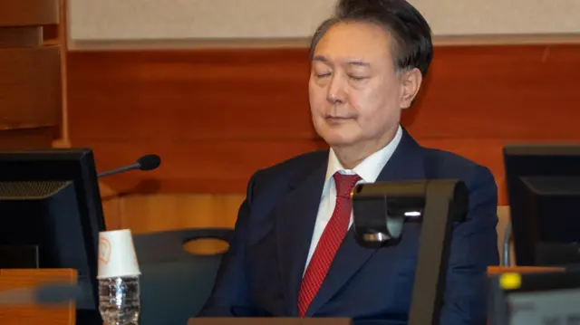 지난 2월 20일 오후 서울 종로구 헌법재판소 대심판정에서 열린 탄핵심판 10차 변론 기일에 출석한 윤석열 전 대통령