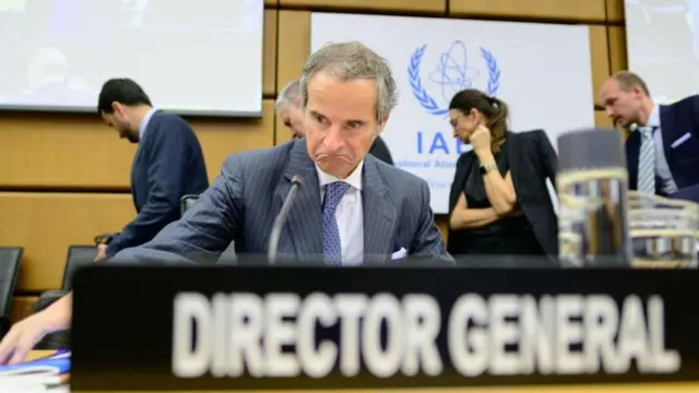 مدیرکل آژانس تصمیم ایران درباره بازرسان را محکوم کرده و خواستار ملاقات با ابراهیم رئیسی شده