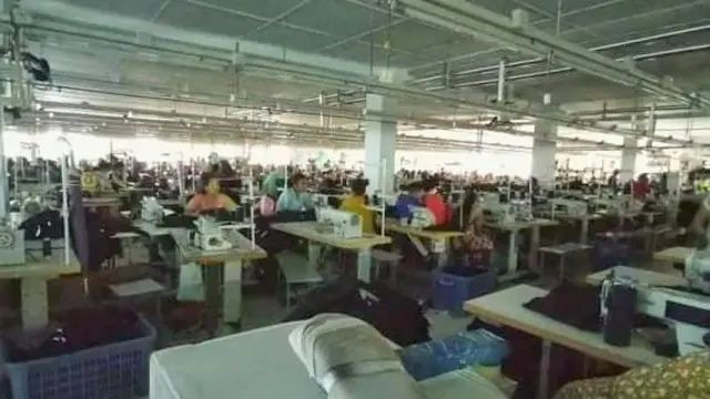 မြန်မာလက်ဇူရီစက်ရုံလုပ်ငန်းခွင်မြင်ကွင်း