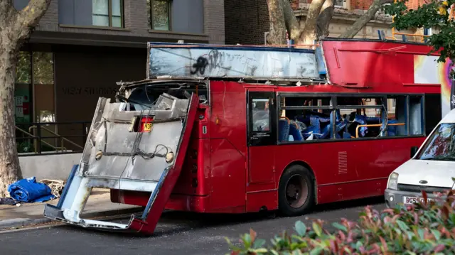 Взорванный автобус в Лондоне