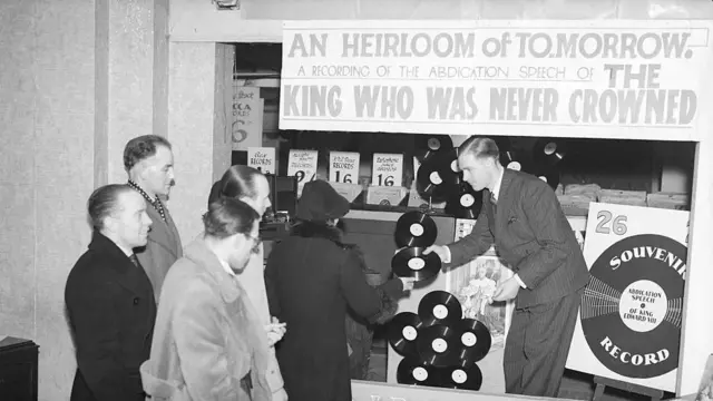 Warga Inggris membeli rekaman pidato pengunduran diri Raja Edward VIII