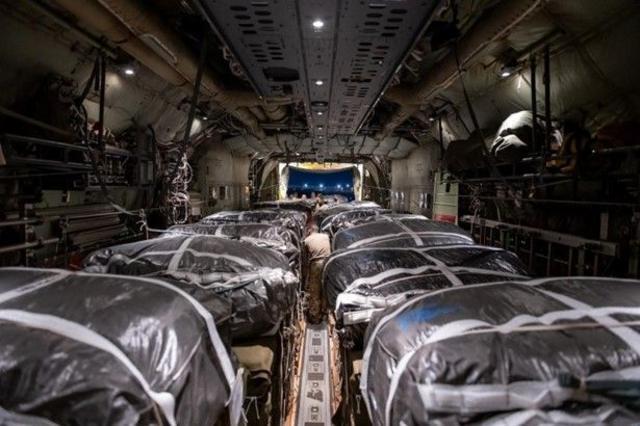 طائرة الولايات المتحدة الأمريكية التي نفذت أول عملية إنزال جوي للمساعدات لغزة