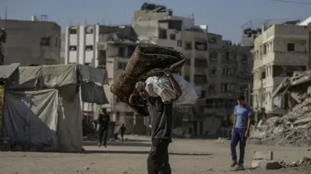 ইসরায়েলি হামলায় ঘরবাড়ি হারিয়েছেন গাজার লাখো বাসিন্দা