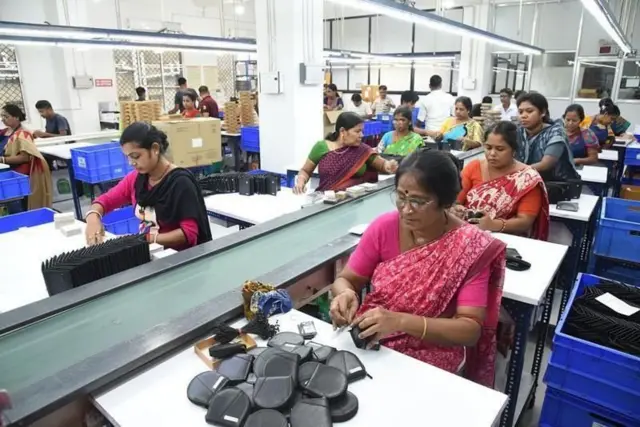 சரியான பாதுகாப்பு ஏற்பாடுகள் செய்யப்பட்டால், பெண்கள் விரும்பினால், இரவு நேரப் பணிகளிலும் ஈடுபடலாம்.
