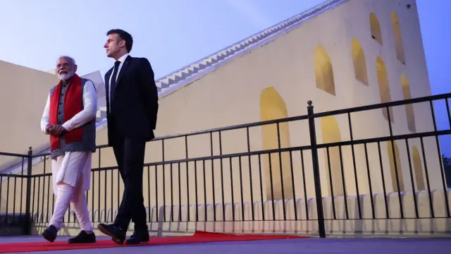 मैक्रों