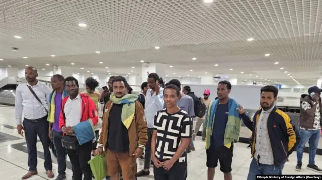 Namoota kaampii Maayinaamar keessaa baqatanii karaa Taayiland baati Bitootess biyyatti deebifaman
