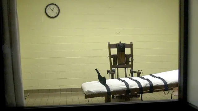 বিষাক্ত ইনজেকশন দিয়ে যুক্তরাষ্ট্রে মৃত্যুদণ্ড কার্যকর করা হয়।