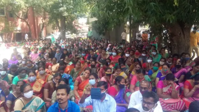 ஆல் பாஸ் எதிர்ப்பு தெரித்து டிபிஐ வளாகத்தில் போராட்டம் செய்யும் தனியார் பள்ளி ஆசிரியர்கள் மற்றும் நிர்வாகிகள்