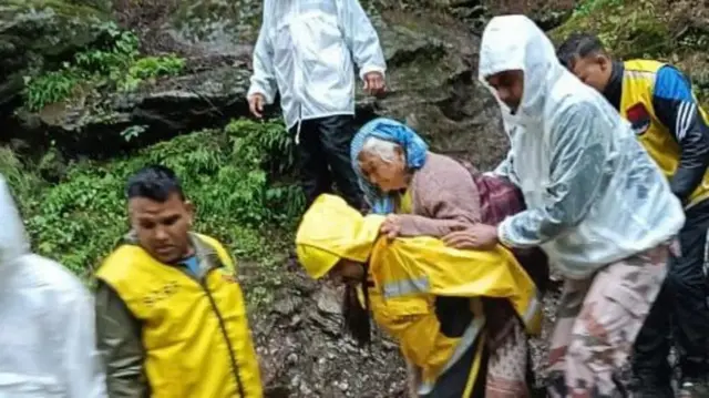 فوجی ذرائع کا کہنا ہے کہ ابھی تک 40 سے زیادہ افراد کو بچایا جا سکا ہے