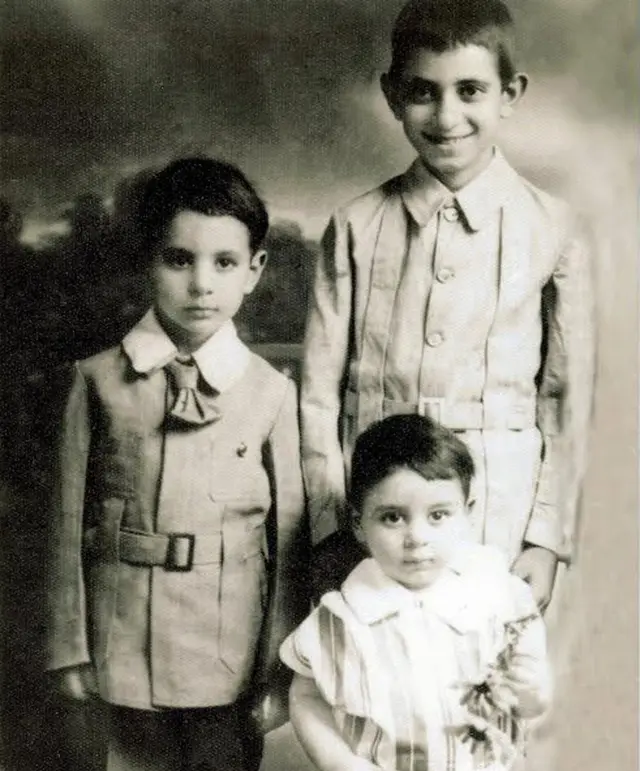 Los tres hermanos de Toyah.