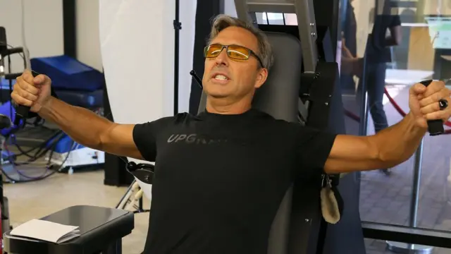 아스프리는 철저한 운동 프로그램도 유지하고 있다