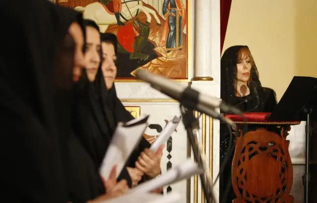 فيروز ترنم تراتيل الجمعة العظيمة في كنيسة مار الياس في بيروت في أبريل نيسان 2008
