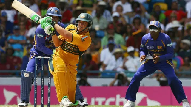 ایڈم گلکرسٹ فائنل میں بیٹنگ کرتے ہوئے