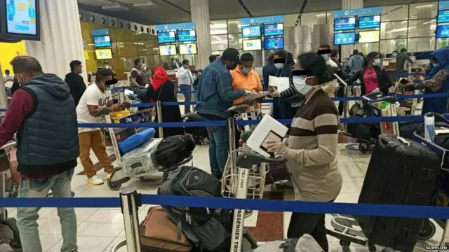 ශ්රී ලංකාවට පැමිණීමට සැරසෙමින් සිටින සංක්රමණික ශ්රී ලාංකිකයෝ