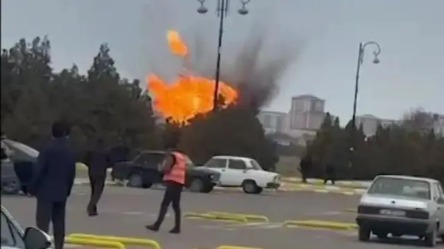 Кадр из видео, на котором запечатлен момент взрыва дрона в аэропорту Нахичевани