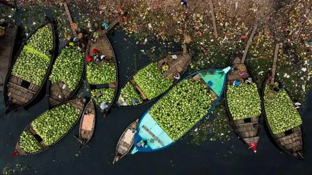 పడవలలో సరకు రవాణా