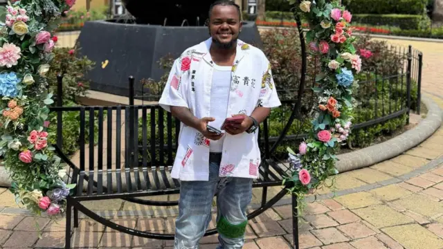 Foto ikpeazụ Odira Nwobu tinyere n'aka Facebook ya n'ụbọchị Sọnde 23 Nọvemba, 2025 tupu ọ nwụọ n'ụbọchị Mọnde 24 Nọvemba, 2025