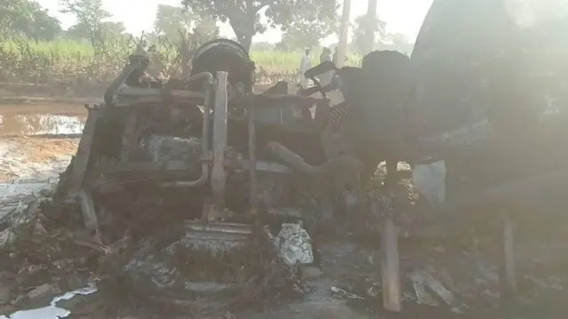 Burnt part of di petrol tanker wey explode for Niger state