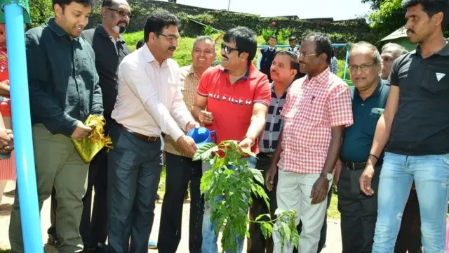 கல்லூரி பழைய மாணவர் கூடுகையில்