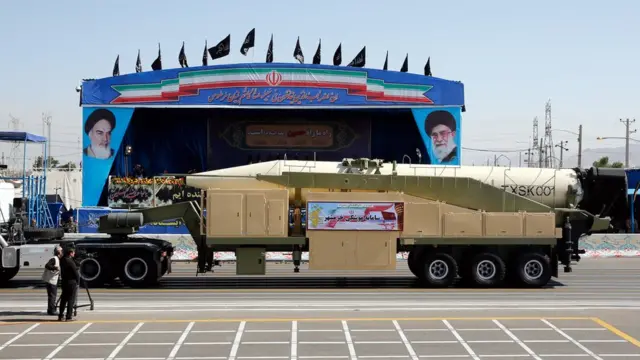 استعراض عسكري في طهران