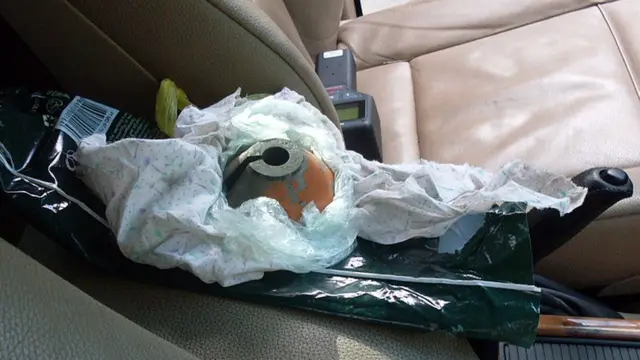 Uranio radiactivo incautado de traficantes de materiales nucleares.