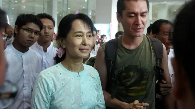 အကောင်းဆုံး မွေးနေ့ဖြစ်ပါစေ လို့ သားငယ် ကင်မ် ဆုတောင်းပေး