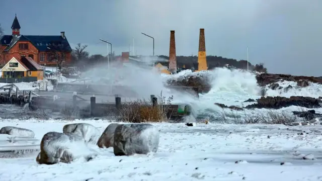 Energi angin Bornholm yang melimpah menjadikannya tempat yang ideal untuk ladang angin, dan pulau ini bermaksud untuk memanen daya yang cukup untuk tiga juta rumah