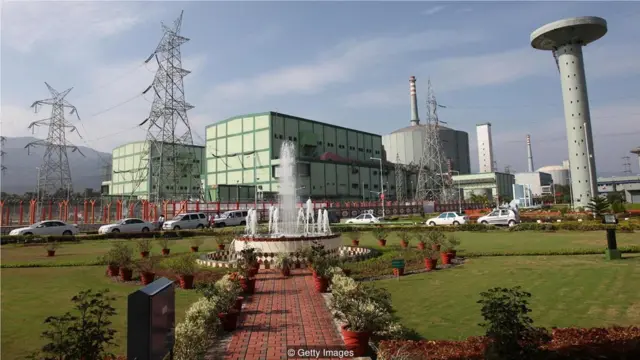 印度正投入巨资以研发核工程项目，包括图中的四座重水反应堆，位于印度南部卡纳塔卡邦境内的凯加核电厂。