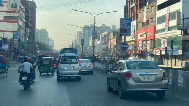 সকাল পৌনে আটটার দিকে মিরপুর বাংলা কলেজ এলাকা