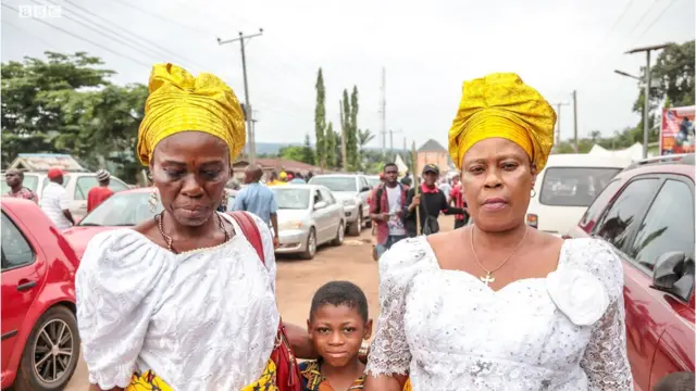 Ụmụnwaanyị bịara mmemme Ikeji n'Arọndịzuọgụ ka ha yi uwe mara mma