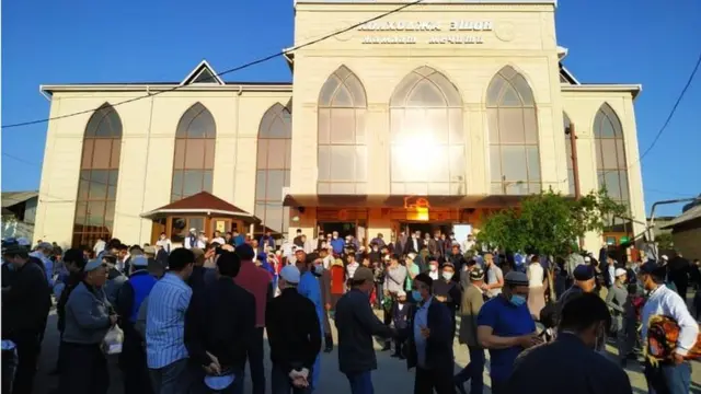 Ўшдаги Ҳайит намози