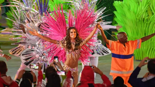 Bailarina de samba en el Maracaná.