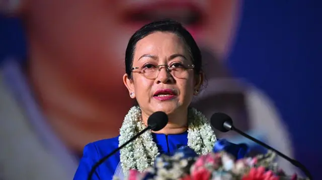 ပါတီဂုဏ်ထူးဆောင်နာယကဖြစ်လာတဲ့ ဒေါ်သက်သက်ခိုင်