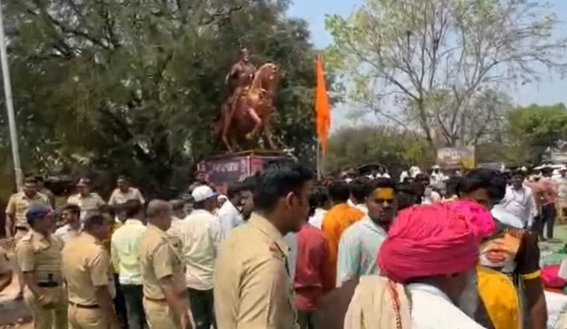 अनधिकृत पुतळा