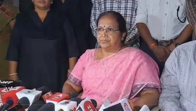 રીવાબા જાડેજા, પૂનમ માડમ