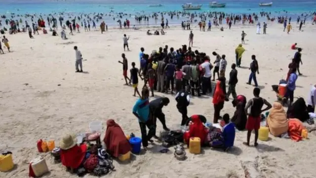 Meelaha ay Jawaahir Baarqab farta ku fiiqday waxaa ka mid ah xeebaha loo tamashle tago