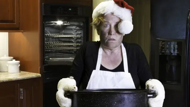 Женщина перепачканная сажей