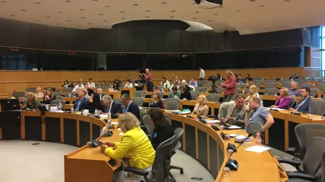 На зустріч прийшло до сотні людей