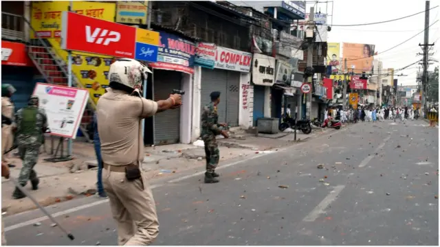 પોલીસ કાર્યવાહી