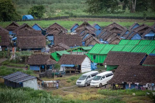 ထိုင်း-မြန်မာနယ်စပ်က ဒုက္ခသည်စခန်းတစ်ခုဖြစ်ပါတယ်။
