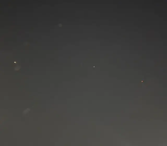 দোহার আকাশে আলোর ঝলক দেখতে পাওয়ার পাশাপাশি বিকট আওয়াজ শোনার কথা সেখানকার বাসিন্দারা। 