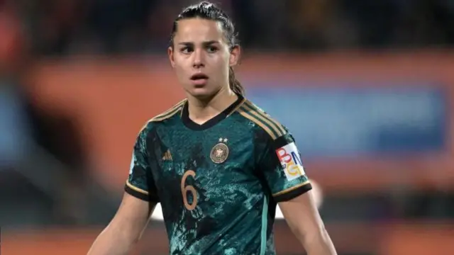 لنا اوبردورف، هافبک تیم ملی آلمان و باشگاه وولفسبورگ