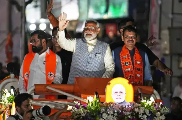 શિવસેના (શિંદે જૂથ)ને સાત બેઠક મળી છે અને એનસીપી (અજિત પવાર)ને એક મળી છે. જ્યારે ભાજપને બાર બેઠક મળી છે.