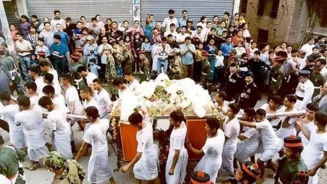 ஒட்டுமொத்த குடும்பத்தையும் கொன்ற நேபாள மன்னரின் கதை