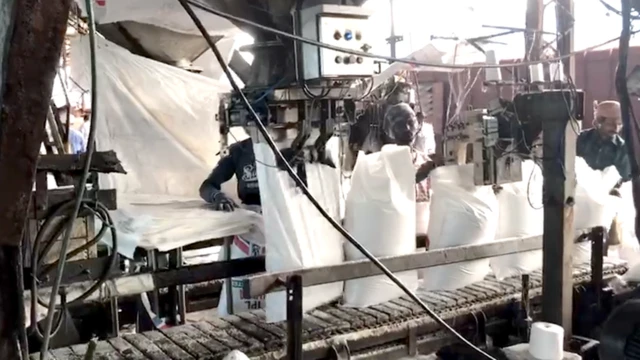 యూరియా కొరత తెలంగాణ రైతులు వ్యవసాయం