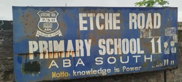 Ihe ngosi aha ụlọakwụkwọ Etche Road Praịmrị dị n'Aba Saụt